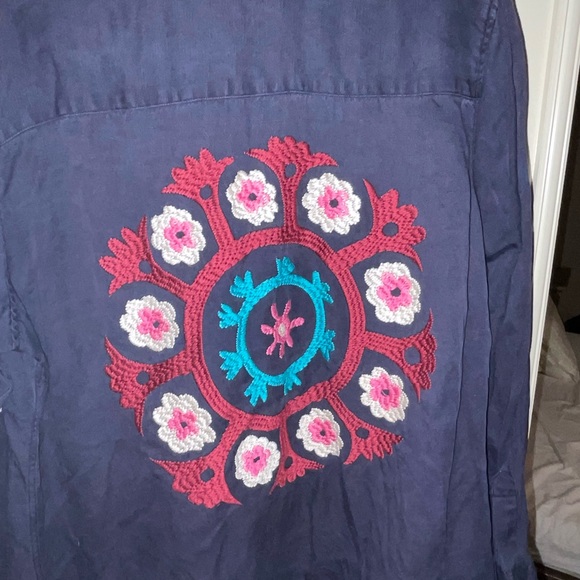 Worn once Rails embroidered button down - Picture 2 of 3